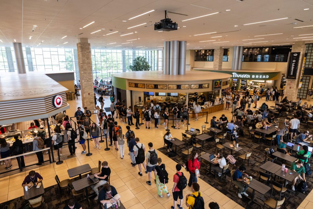 Students line up outside the restaurants in the MU Student Center and around the tables